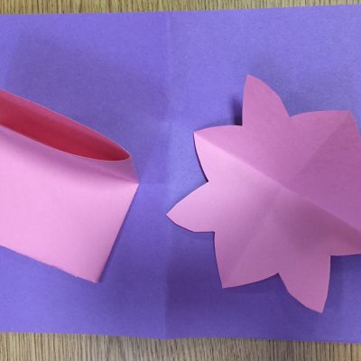 How to Make a Water Lily out of Construction paper