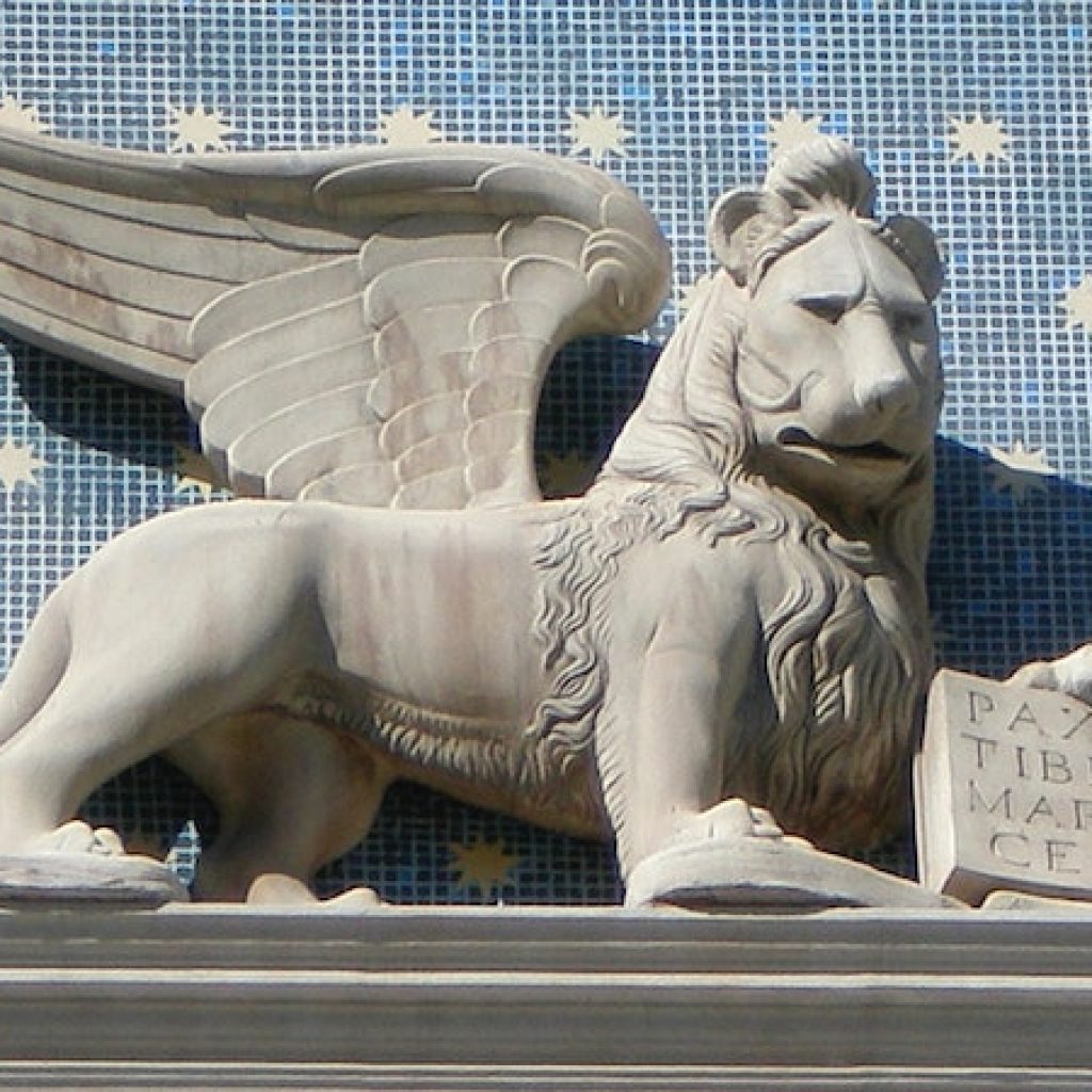 Statue of a griffin.