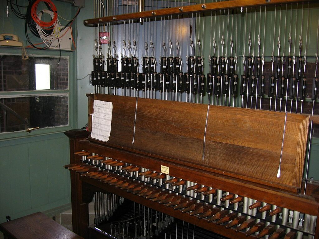 Carillon Console