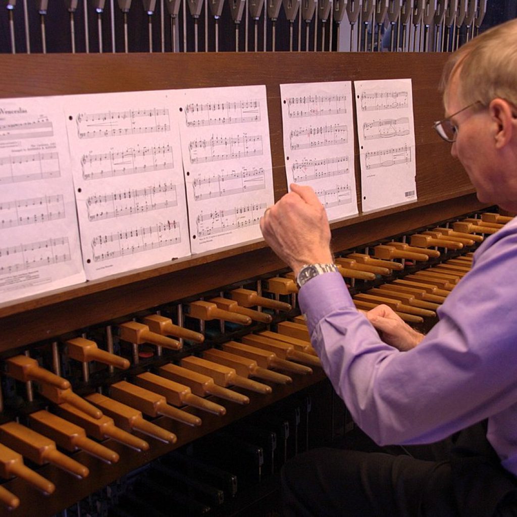Carillon with music sheet
