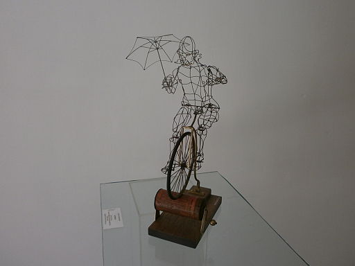 Wire sculpture of mother and baby – Wire Accents